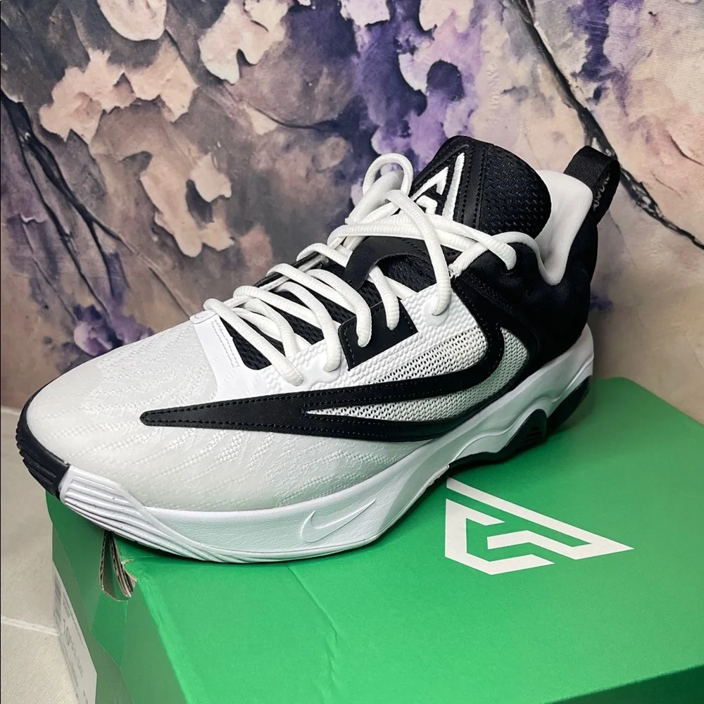 Nike Giannis Immortality 3 Sneakers - Black and White